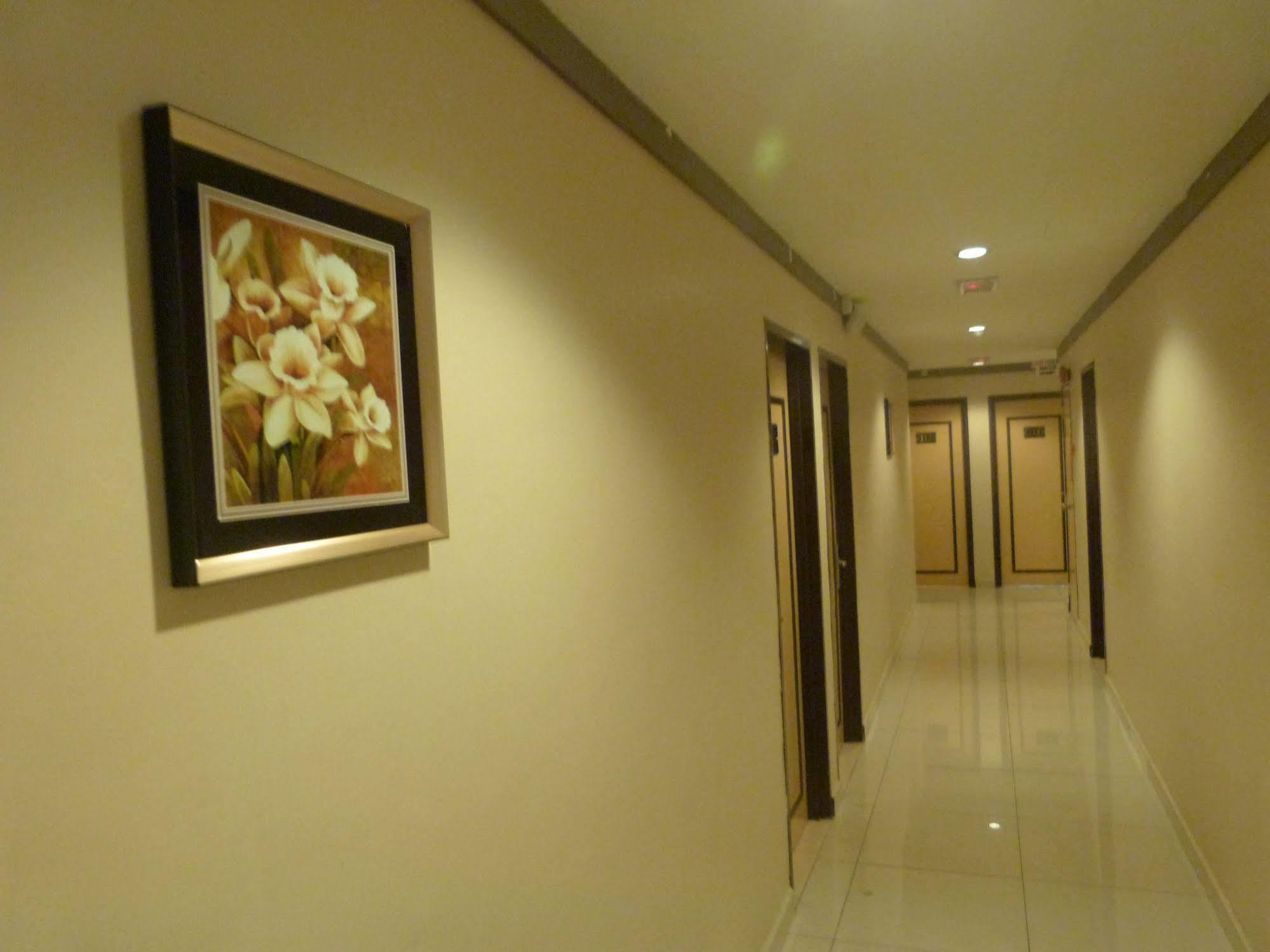 Aero Star Hotel Серембан  Экстерьер фото